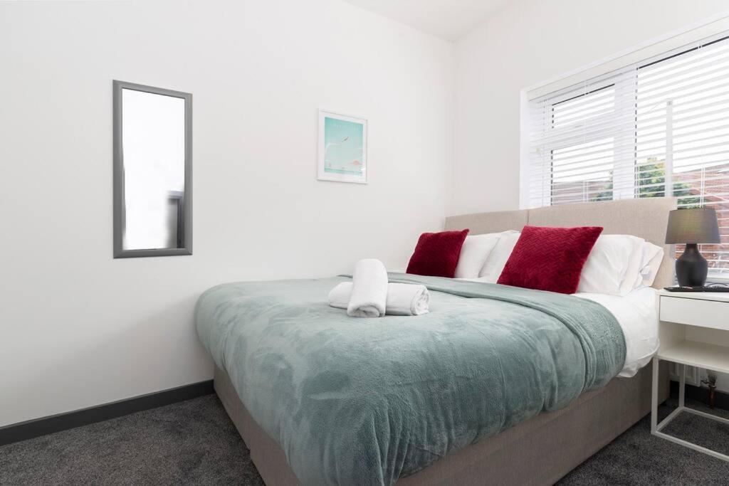 Modern Centrally Located 3 Bed Property With Tvs In Each Bedroom Super Fast Wifi And Crisp White Hotel Linen Hosted By Our Home Short Stays Darlington  Exterior foto
